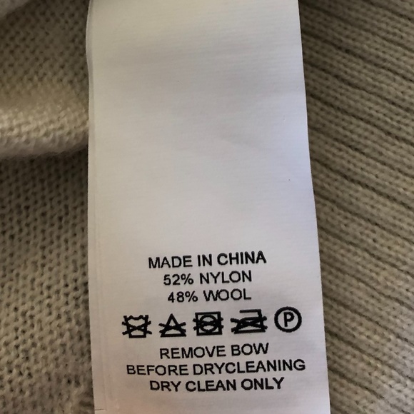 Kate Spade rosette pin cream wool blend Sweater SZ XXS - Picture 7 of 7